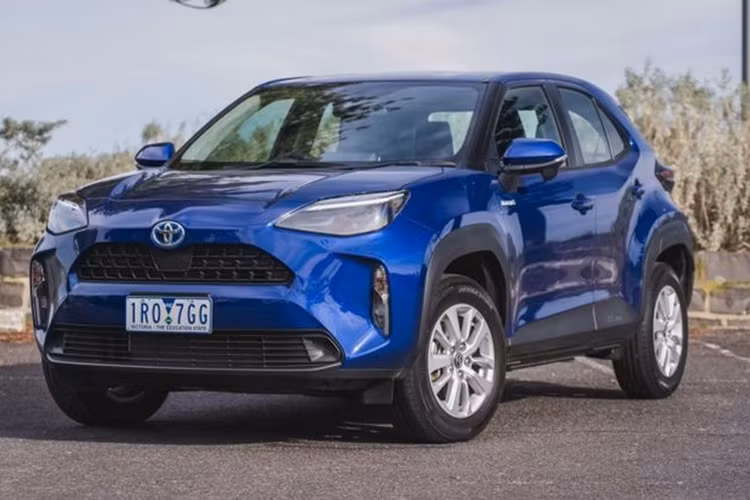 Tùy thuộc vào phiên bản, Yaris Cross 2024 được trang bị đồng hồ kỹ thuật số 7 inch hoặc 12,3 inch, đi kèm màn hình cảm ứng thông tin giải trí 9 inch hoặc 10,4 inch.