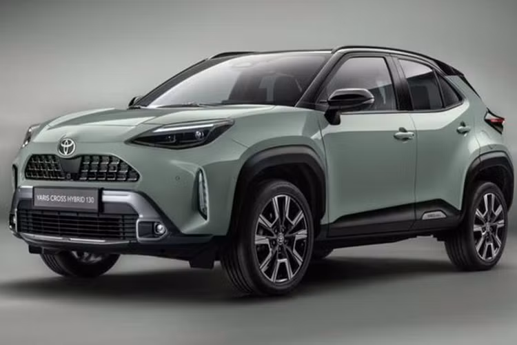 Theo tạp chí Drive của Úc, Toyota xác nhận loại bỏ tùy chọn động cơ xăng trên mẫu CUV cỡ B Yaris Cross và chuyển sang sử dụng toàn bộ hybrid trên phạm vi toàn cầu. "Sản lượng Toyota Yaris Cross máy xăng trên toàn cầu kết thúc vào tháng 12/2023 vì nhu cầu mua bản hybrid lớn", đại diện của hãng cho biết trong thông cáo báo chí mới nhất.