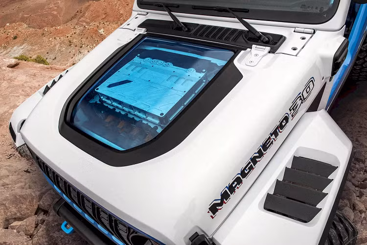 Jeep trang bị cho Magneto 3.0 hệ thống truyền động điện mới và hiệu quả hơn, có thể sản sinh công suất tối đa lên đến 650 mã lực (478 kW) và mô-men xoắn cực đại "khủng" 1.220 Nm. Người lái có thể chọn chế độ tiết kiệm năng lượng, khi đó xe sẽ chỉ vận hành với công suất tối đa 285 mã lực (210 kW) và mô-men xoắn 370 Nm.