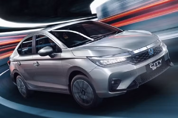 Thêm vào đó là 6 túi khí, camera cập lề Honda LaneWatch, camera lùi đa góc, hệ thống cảnh báo áp suất lốp, hệ thống cảnh báo điểm mù, hệ thống hỗ trợ ổn định thân xe và hỗ trợ khởi hành ngang dốc… Về khả năng vận hành, Honda ﻿đã nâng cấp cả hai động cơ để đáp ứng tiêu chuẩn khí thải khi lái xe thực tế (RDE) và tuân thủ E20.
