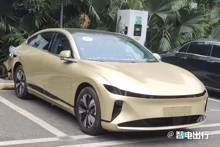 Cách đây vài ngày, một số phương tiện truyền thông ở Trung Quốc đã tiết lộ những bức ảnh chụp chiếc xe Changan Kaiyuan A07 chạy điện hoàn toàn mới, 1 thương hiệu con mới thành lập của tập đoàn Changan Automobile, hay còn được biết đến với tên gọi quốc tế là Qiyuan.