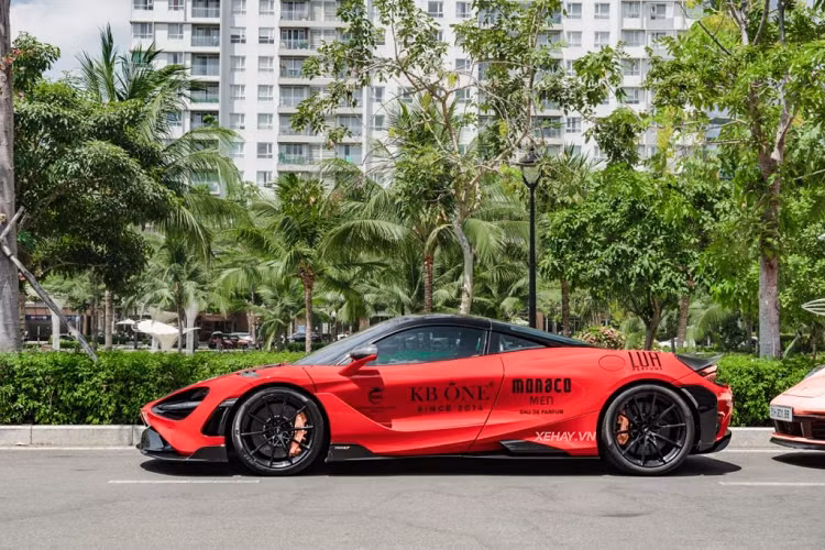 Hiện tại, giá xe McLaren 765LT tại Việt Nam vẫn là một ẩn số. Tuy nhiên, nhiều thông tin đồn rằng khi hoàn thành đăng ký đăng kiểm ra biển trắng, chủ nhân phải bỏ ra số tiền không dưới 30 tỷ đồng.