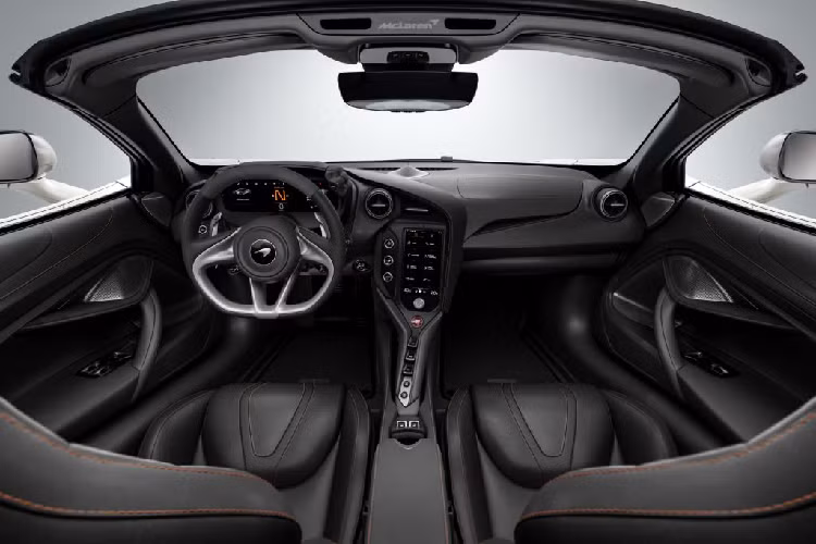 Những thay đổi kết hợp giữa phần cứu và phần mềm trên hệ thống treo PCC III mang đến cho McLaren 750S độ rộng lớn hơn so với 720S – vẫn duy trì sự thoải mái của McLaren 720S trong khi hiệu suất đường đua sẽ được cải thiện đáng kể. McLaren750S cũng nhanh nhẹn hơn “người tiền nhiệm” .