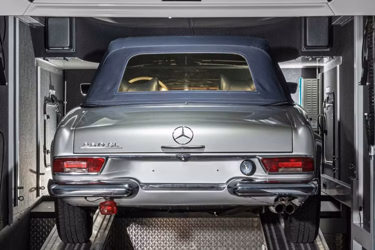 Xe được chế tạo dựa trên khung gầm của Mercedes-Benz. Xe có động cơ 6 xi-lanh thẳng hàng, dung tích 7.7 lít, tạo ra công suất 299 mã lực và mô-men xoắn cực đại 1.200 Nm. Với kích thước khổng lồ cùng hàng loạt trang bị hiện đại, chiếc mobihome này, giá xe Concorde Liner 1090 GIO lên tới 581.000 USD (khoảng 14 tỷ đồng).