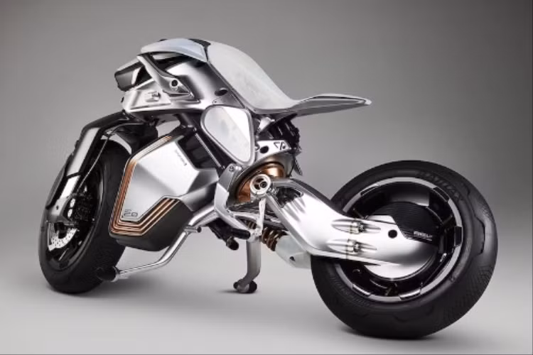 Trước đó, vào năm 2017, Yamaha từng đem mẫu mô tô concept Motoroid với khả năng tự lái và tự cân bằng tới triển lãm Tokyo Motor Show. Tới nay, mẫu xe Yamaha Motoroid 2 mới này đã được nâng cấp với diện mạo hoàn toàn mới, cùng nhiều trang bị hiện đại hơn.