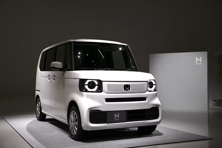 Thị trường ôtô Nhật Bản khá đặc biệt và khác so với phần còn lại của thế giới. Ở thị trường này, những mẫu ôtô bán chạy nhất chủ yếu là xe keicar. Trong 6 tháng đầu năm nay, mẫu xe được người tiêu dùng Nhật Bản mua nhiều nhất chính là Honda N-Box cỡ nhỏ.