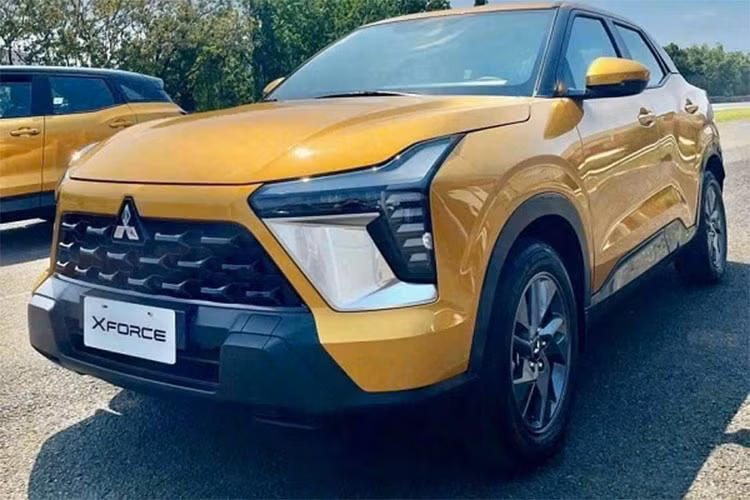Theo nội dung video được đăng tải có thể thấy, khả năng vận hành của Mitsubishi Xforce 2024 mang lại nhiều trải nghiệm phấn khích cho người cầm lái, đặc biệt là khi thực hiện các thao tác vào cua, tăng tốc và đánh lái. Cụ thể, sau vài giây từ vạch xuất phát, xe thực hiện pha vào cua đầu tiên và bắt đầu tăng tốc khi chạy trên đường thẳng với dải tốc độ được đẩy lên tới 130 km/h.