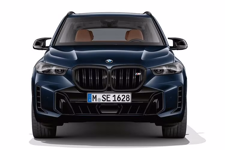 Bên dưới lớp vỏ bóng bẩy của X5 Protection VR6 là lớp thép chống đạn thép cường độ cao ở các khu vực quan trọng như cửa, khung bên, nóc, vách ngăn và khoang hành lý. Lớp bảo vệ này đạt tiêu chuẩn VR6, giúp cho chiếc xe hoàn toàn an toàn trước các cuộc tấn công bằng súng AK 47 và chịu sức công phá của 15 kg thuốc nổ TNT với khoảng cách 4m.