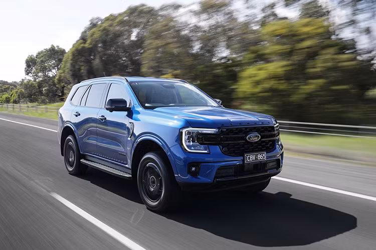 Ford Everest la chiec SUV thiet ke khi dong hoc tinh te nhat