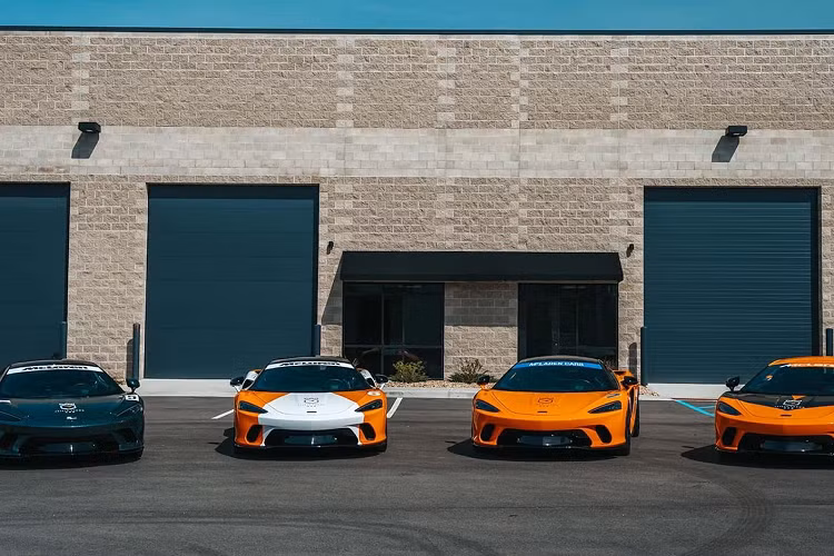 Các siêu xe McLaren GT đời 2019 sẽ xuất hiện tại Indianapolis 500 và trong suốt các lễ hội tháng 5. Cả bốn chiếc siêu xe đều được sơn màu đặc trưng lấy cảm hứng từ 3 chiến thắng giải đua danh giá nhất của McLaren Motorsport Triple Crown: Indy 500, Monaco Grand Prix và 24 Hours of Le Mans.