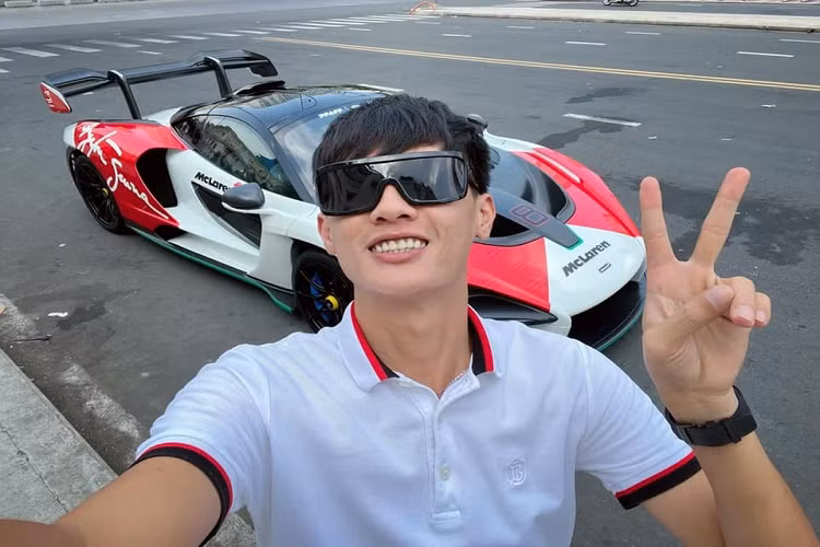 Dù có những ước mơ không thành hiện thực trên, nhưng Phan Công Khanh cũng đã nhập về Việt Nam đến 3 bom tấn rất khủng, đó là siêu xe hypercar Porsche 918 Spyder chỉ có 918 xe trên toàn cầu, siêu xe hypercar McLaren Senna sản xuất bản giới hạn 500 chiếc và cuối cùng, chính là xe đua đường phố McLaren Senna GTR hiện đang nằm ngoài bãi xe của cảng Cát Lái