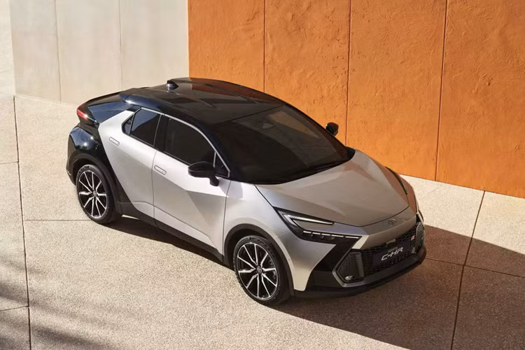 Kia EV9 được kỳ vọng sẽ tiếp nối chiến thắng của EV6 trong lần trao giải năm 2023, Toyota Yaris đã giành chiến thắng vào năm 2021, Volvo giành chiến thắng vào năm 2018 với XC40 còn Peugeot cũng có giải năm 2017 với mẫu 3008. Đáng ngạc nhiên là BMW 5-Series chưa bao giờ giành được ECOTY dù đã hiện diện trên thị trường suốt từ năm 1972 đến nay.