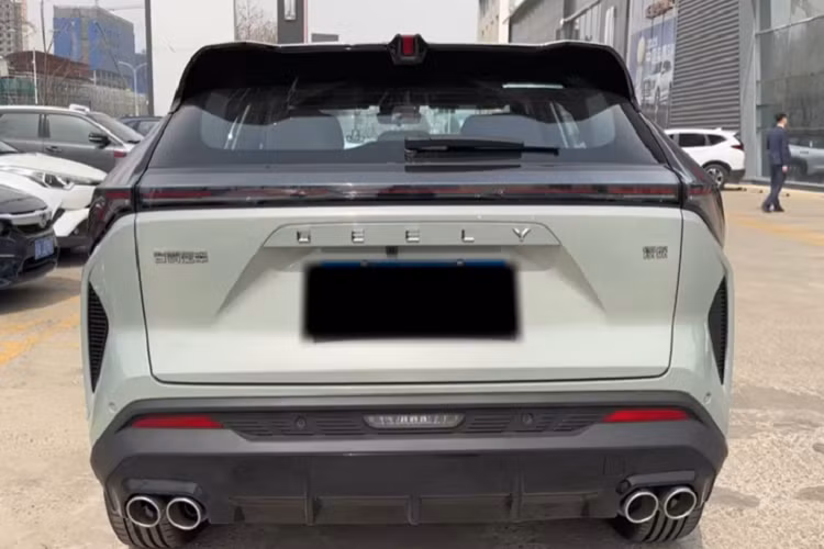Cung cấp sức mạnh cho xe Geely Boyue Cool đến từ động cơ phun xăng trực tiếp 4 xi-lanh 1.5TD với công suất tối đa 133 mã lực và mô-men xoắn cực đại 290 Nm, kết hợp với hộp số DCT 7 cấp. Thời gian tăng tốc 0 – 100 km/h chính thức của nó là 7,9 giây và mức tiêu thụ nhiên liệu WLTC là 6,29 lít/100km.
