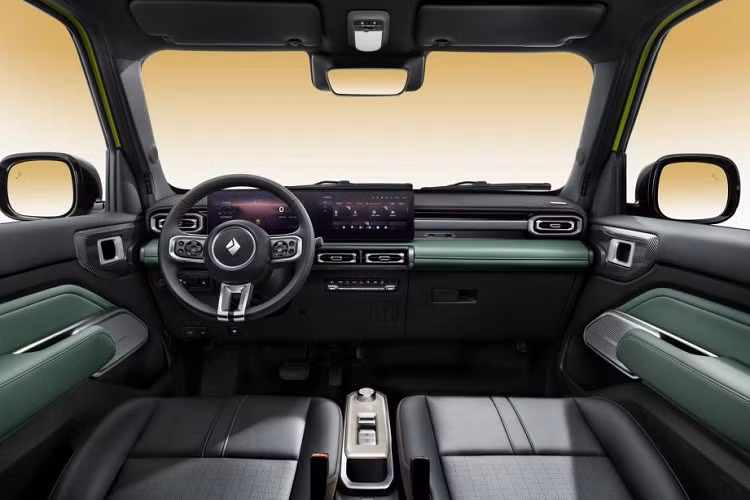 Về kích thước thân xe, chiều dài, chiều, rộng và chiều cao của xe Baojun Yep lần lượt là 3.381 mm, 1.685mm, 1.721 mm cùng chiều dài cơ sở 2.110 mm.