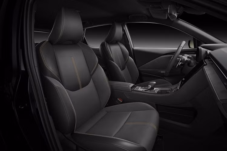 Ngoài ra, mẫu SUV hạng sang này còn có hệ thống treo MacPherson phía trước và hệ thống treo dầm xoắn phía sau ở phiên bản FWD hoặc hệ thống treo tay đòn kép ở phiên bản AWD.