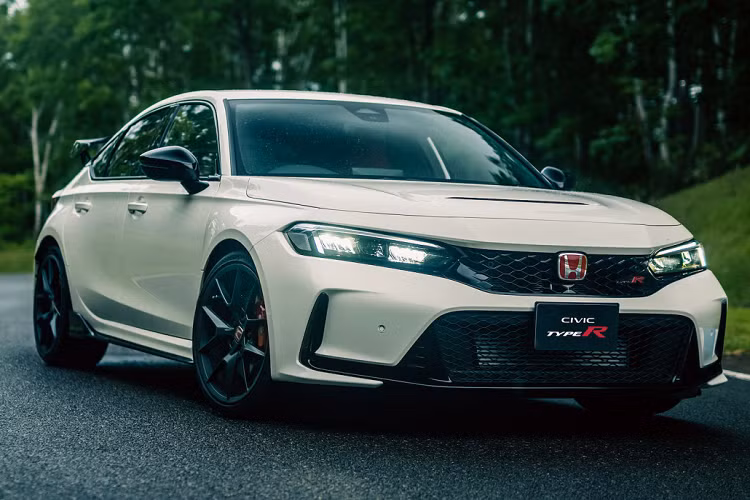 Tuy nhiên, theo nghiên cứu của tạp chí Bestcarweb, mẫu xe này nhiều khả năng đã đạt doanh số vượt kỳ vọng của hãng. Theo ghi nhận của tờ Bestcarweb của Nhật Bản, nhiều đại lý đã bán hết số lượng xe Honda Civic Type R 2023 mà họ được hãng phân phối.