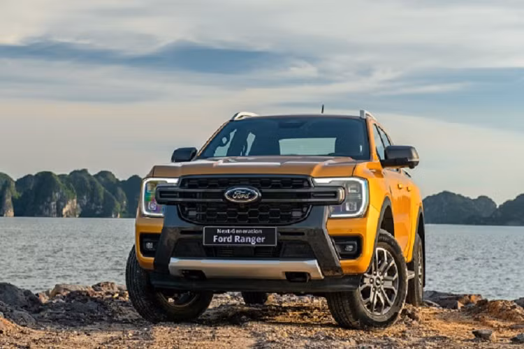  Vị trí thứ 2 thuộc về Ford Ranger với doanh số 1.427 xe bán ra, giảm 57 xe so với tháng trước. Cộng dồn doanh số từ đầu năm đến nay đạt 5.083 xe và tiếp tục đứng ở ví trí ngôi đầu phân khúc bán tải tại Việt Nam. Ford Ranger 2023 tại Việt Nam được bán ra với 7 phiên bản XL, XLS MT, XLS 2x4 AT, XLS 4x4 AT, XLT, Sport và Wildtrak đi kèm mức giá từ 669 – 979 triệu đồng. 