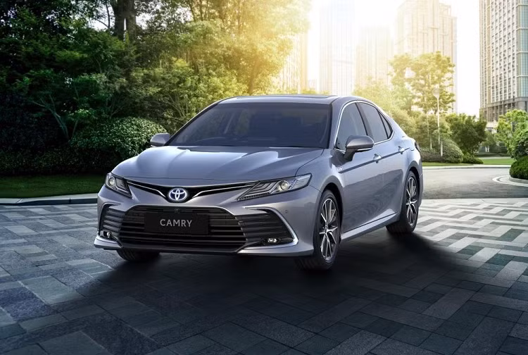 Doanh so sedan hang D tai Viet Nam - Toyota Camry dang tut doc