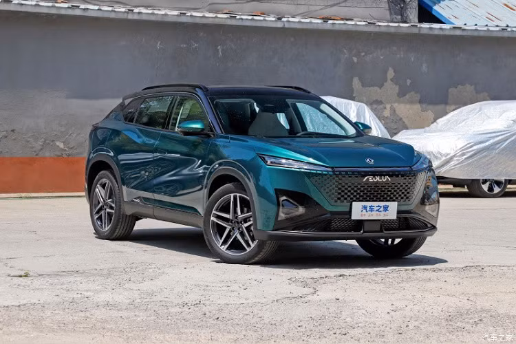 Dongfeng thông báo rằng Haohan là chiếc xe đầu tiên trên thế giới được trang bị hệ thống hybrid phân tách điện + song song . Ở lần ra mắt này, mẫu xe SUV Dongfeng Aeolus Haohan sẽ có tổng cộng 4 phiên bản, trong đó bản máy xăng và HEV được trình làng lần này, còn bản thuần điện của Aeolus Haohan sẽ ra mắt vào Quý IV năm nay, cuối cùng là và mẫu Aeolus Haohan PHEV sẽ ra mắt vào Quý I năm sau.