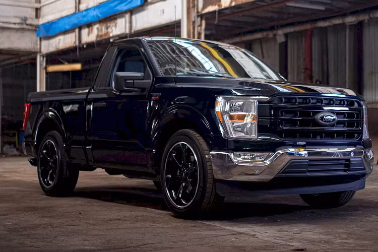 Trước đây, những ai muốn sở hữu một chiếc bán tải Ford F-150 động cơ V8 siêu nạp chỉ có một lựa chọn duy nhất là bản F-150 Raptor R hiệu năng cao. Tuy nhiên không phải khách hàng nào cũng đủ điều kiện tài chính để thực hiện điều đó, ngoài ra còn vô vàn lý do khác nữa.