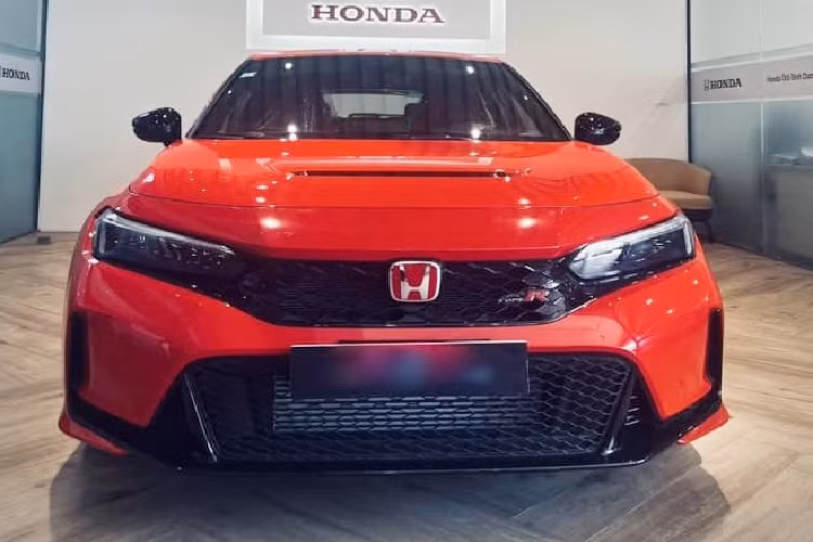 Honda Civic Type R 2023 dau tien tai Viet Nam so huu mau do Rallye