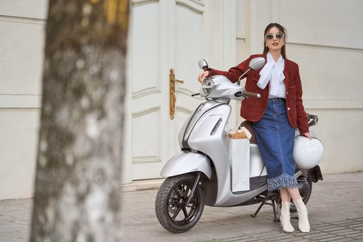 Yamaha Grande Hybrid do dang cap mau Linh-Anh len do chuan Insta-girl