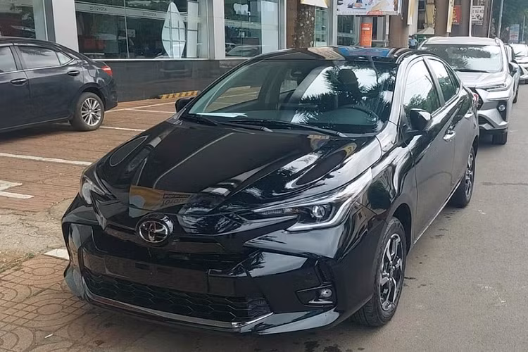 Theo kế hoạch, vào ngày 10/5/2023 tới đây, phiên bản nâng cấp của dòng xe Toyota Vios 2023 mới sẽ chính thức ra mắt Việt Nam. Trước thời điểm đó, những chiếc Toyota Vios 2023 đã bắt đầu xuất hiện tại một số đại lý trên cả nước.