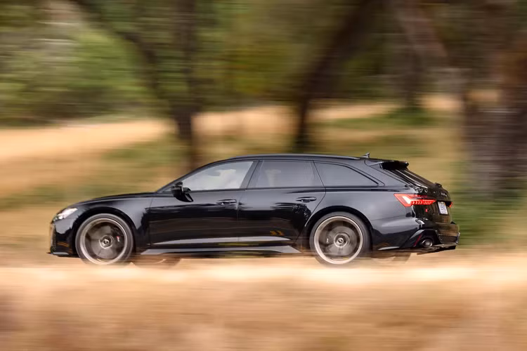 Đúng như tên gọi, phiên bản mới này đem lại hàng loạt cải tiến cho các mẫu xe Audi RS6 Avant và RS7 2023 mới, để chúng có thể đáp ứng được những nhu cầu khắt khe nhất từ các tín đồ tốc độ, đồng thời có thể xem là câu trả lời của Audi đối với các đối thủ như Mercedes-AMG hay BMW M.