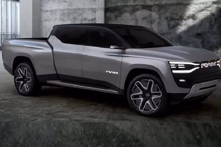 Mới đây, trong sự kiện triển lãm CES 2023 tại Mỹ, RAM Truck đã giới thiệu mẫu Concept thuần điện của mẫu bán tải cỡ lớn RAM 1500 Revolution 2024 mới. Xét trong phân khúc xe bán tải thương hiệu Mỹ thì RAM là hãng giới thiệu xe điện chậm nhất, trong khi đó Chevrolet Silverado EV dự kiến sẽ bán trong năm 2023 và F-150 Lightning sẽ bán từ tháng 4/2022.