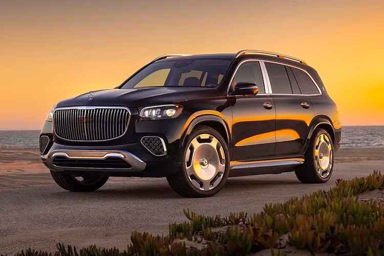  1. Mercedes-Maybach GLS Theo Carbuzz, Mercedes-Maybach GLS là một trong số những mẫu ôtô có công nghệ hiện đại nhất thế giới sử dụng công nghệ để mang lại trải nghiệm cao cấp gần như không gì có thể sánh bằng cho người lái và đặc biệt là hành khách ngồi ở hàng ghế phía sau.