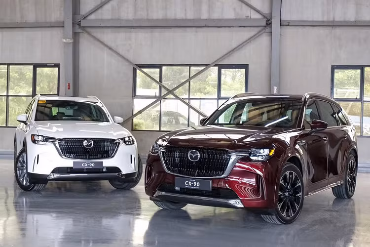Trong khi đó, Mazda CX-60 và CX-80 mới là cặp đôi nhắm đến các thị trường châu Á cũng như châu Âu. Lần đầu tiên ra mắt vào hồi tháng 2 đầu năm nay, mẫu xe SUV Mazda CX-90 2024 là sự kết hợp giữa hiệu suất vận hành và thiết kế thanh lịch, tinh tế.
