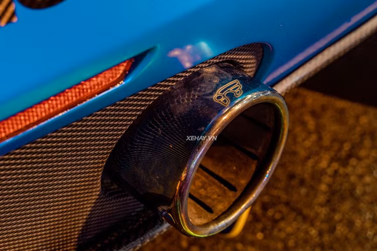 Cuối cùng là công đoạn lắp đặt bộ racechip Novitec N-Tronic có khả năng giải phóng toàn bộ sức mạnh từ khối động cơ V8 tăng áp kép trên dòng xe 488 GTB.