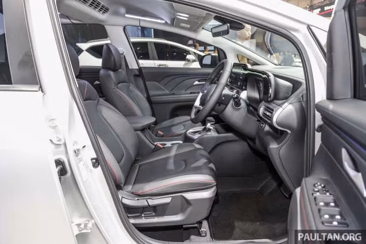 Về truyền động, Hyundai Stargazer X vẫn dùng loại 1.5L hút khí tự nhiên cho công suất 113 mã lực, mô-men xoắn 144 Nm.