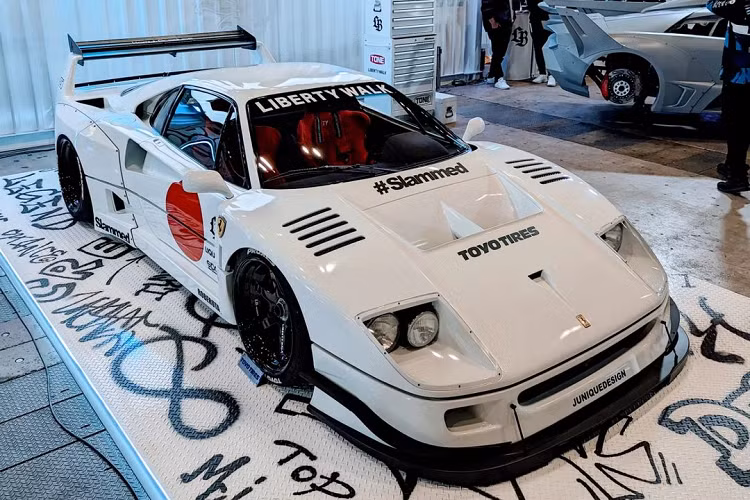 Hãng độ Liberty Walk đã chính thức giới thiệu dự án mới nhất: Chiếc Ferrari F40 độ thân rộng tại triển lãm Tokyo Auto Salon 2023.