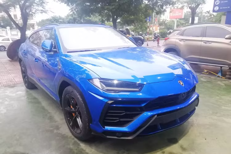 Tuy nhiên, những con số trên không hề khiến Brabus 800 Widestar "sợ hãi", bởi vì chiếc SUV này có công suất tới 789 mã lực và mô-men xoắn cực đại 1.000 Nm. Xe cần 4,1 giây để tăng tốc từ 0 - 100 km/h, vận tốc tối đa 240 km/h như xe tiêu chuẩn.