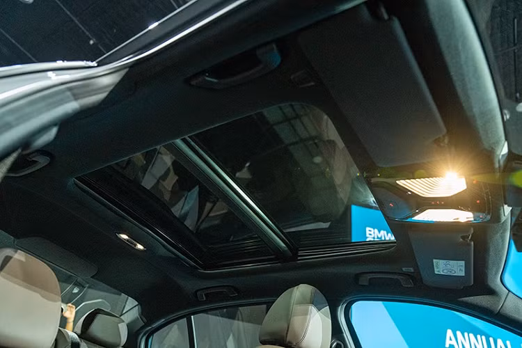 Trái tim" của BMW 3-Series Gran Sedan 2023 tại thị trường Thái Lan là động cơ xăng 4 xi-lanh, tăng áp kép TwinPower Turbo, dung tích 2.0L. Ở BMW 320 Li M Sport 2023, động cơ sản sinh công suất tối đa 184 mã lực và mô-men xoắn cực đại 300 Nm. Con số tương ứng ở BMW 330 Li M Sport 2023 là 258 mã lực và 400 Nm.
