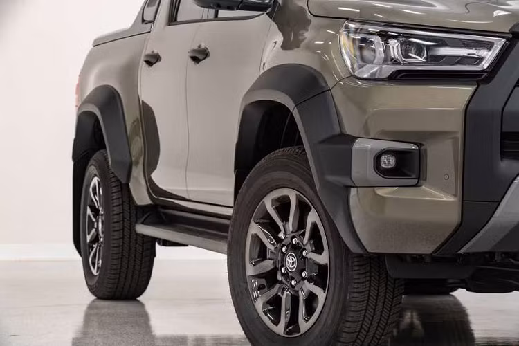 Tại thị trường Australia, công nghệ mild-hybrid mới sẽ được cung cấp trên các phiên bản Toyota Hilux 2024 4×4 SR5 và Rogue Double Cab dưới dạng trang bị tiêu chuẩn và sẽ ra mắt từ nửa đầu năm 2024. 