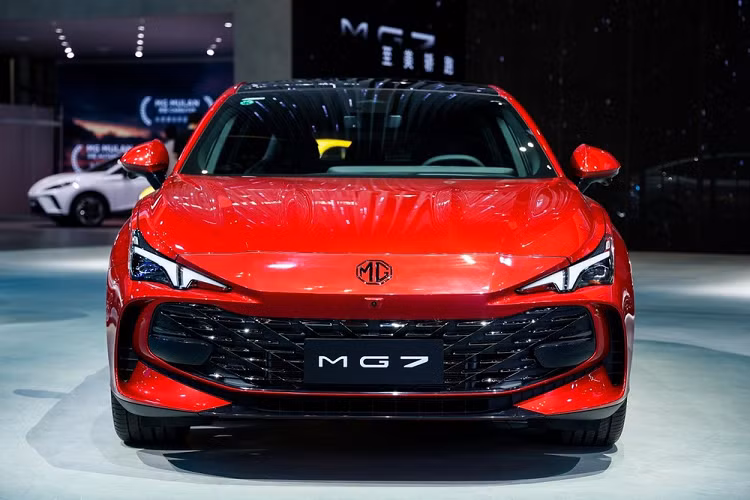 Hiện trang bị cụ thể và giá bán của MG7 tại Việt Nam chưa được hé lộ. Tuy nhiên, nếu theo truyền thống của những mẫu xe MG trước đó thì MG7 dự kiến sẽ có giá thấp hơn các đối thủ cùng phân khúc và không vượt quá con số 1 tỷ đồng. Tại Trung Quốc, giá xe MG7 khá rẻ, dao động từ 119.800 - 169.800 Nhân dân tệ (khoảng 410 - 581 triệu đồng).