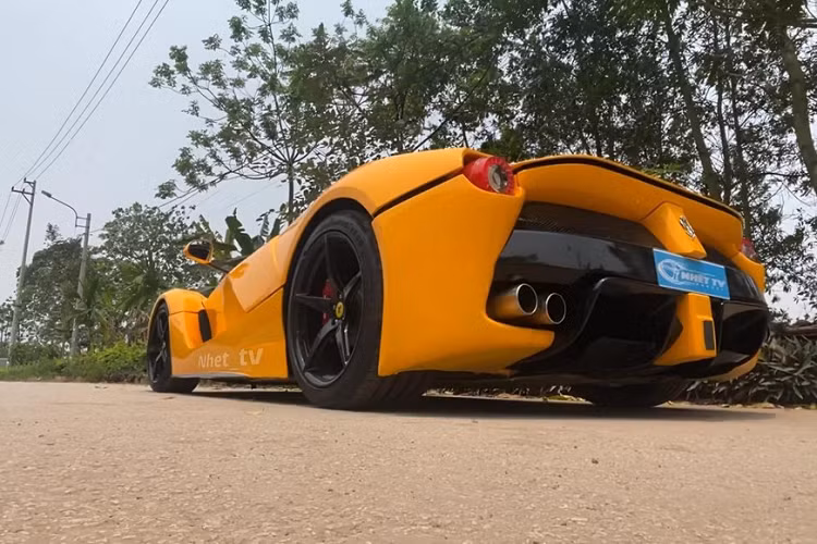Việc nhóm Nhết TV chia sẻ mất gần 1 tỷ đồng chế Ferrari LaFerrari đang nhận được sự quan tâm của cư dân mạng, có người còn bảo nhóm này có thể nâng khống giá lên để sau này bán cho dễ, hoặc làm màu để thu hút sự chú ý. 