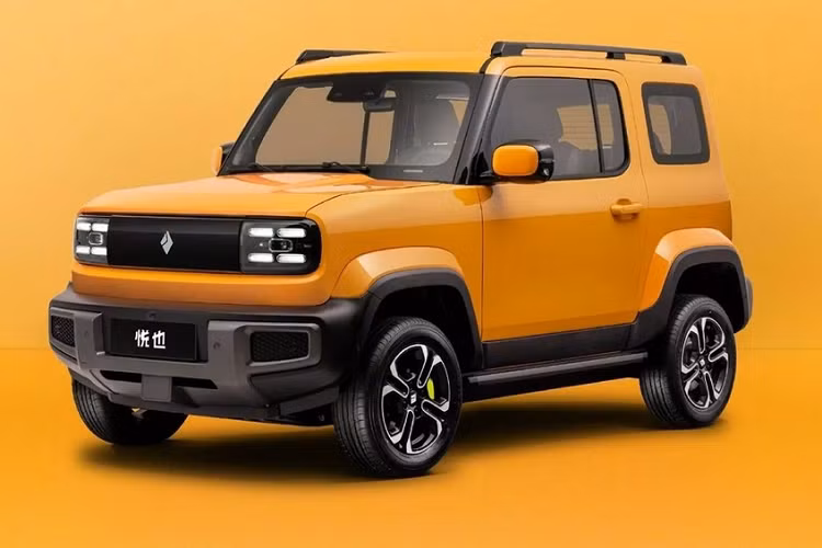 Baojun có lẽ vẫn còn là thương hiệu ôtô khá xa lạ với người tiêu dùng Việt Nam. Đây là thương hiệu con của liên doanh giữa tập đoàn General Motors của Mỹ và SAIC của Trung Quốc, tương tự Wuling. Mới đây, hãng đã thu hút sự chú ý khi hé lộ thiết kế của mẫu xe ôtô điện cỡ nhỏ mới mang tên Baojun Yep 2024 mới.