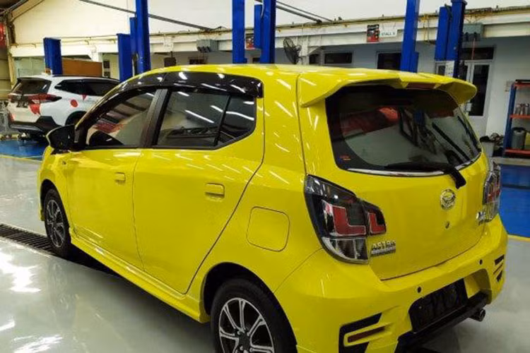 Toyota Wigo 2023 tại Việt Nam vẫn được nhập khẩu nguyên chiếc từ Indonesia. Hiện các đại lý đã bắt đầu nhận đặt cọc mẫu hatchback hạng A này kèm lời hứa hẹn giao xe tháng 6 hoặc tháng 7 năm nay.