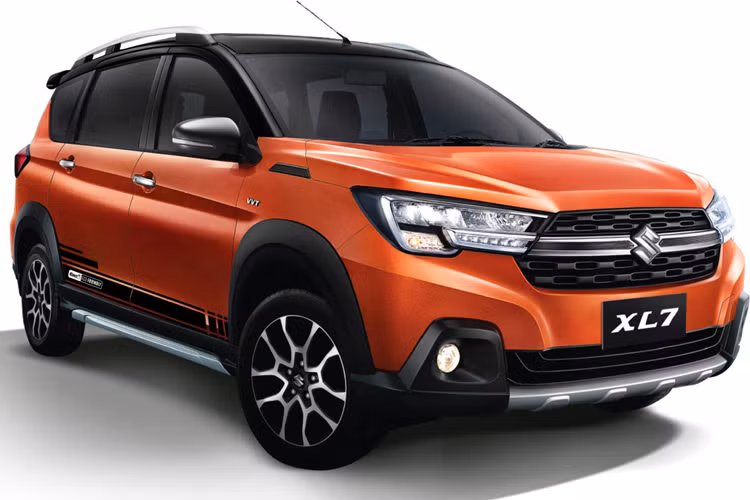 Mẫu xe Suzuki XL7 bản nâng cấp tại Việt Nam hiện cũng được nhận được ưu đãi tương tự cùng quà tặng là phiếu nhiên liệu và gói bảo hiểm vật chất, tương đương giá trị 47 triệu đồng.