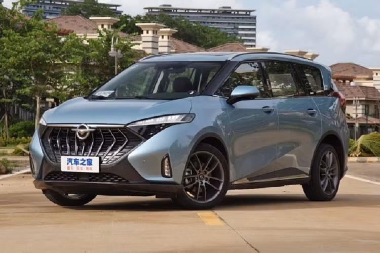 Theo đó, 3 dòng xe Haima sắp “đổ bộ” thị trường Việt sẽ tập trung ở phân khúc SUV và MPV, gồm: S8, 7X và 7X-E (biển thể chạy điện của dòng 7X). Haima 7X dự kiến là mẫu xe đầu tiên được bán từ nửa sau 2023, cạnh tranh với Mitsubishi Xpander, Toyota Veloz. 