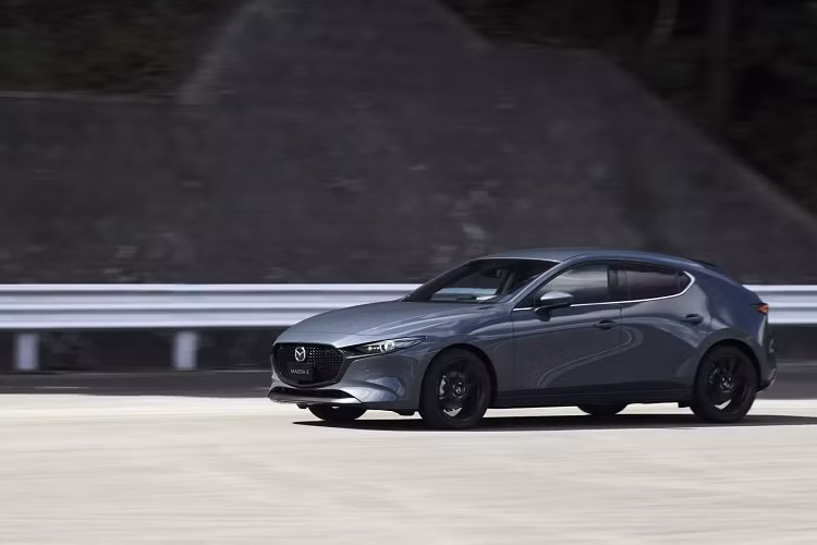 Động cơ 2.0L sẽ cải thiện 5% mức tiết kiệm nhiên liệu với mức tiêu hao 17,24 km/lít. Công suất sản sinh 156 mã lực tại 6.000 vòng/phút và mô-men xoắn 199 Nm tại 4.000 vòng/phút, không thay đổi.