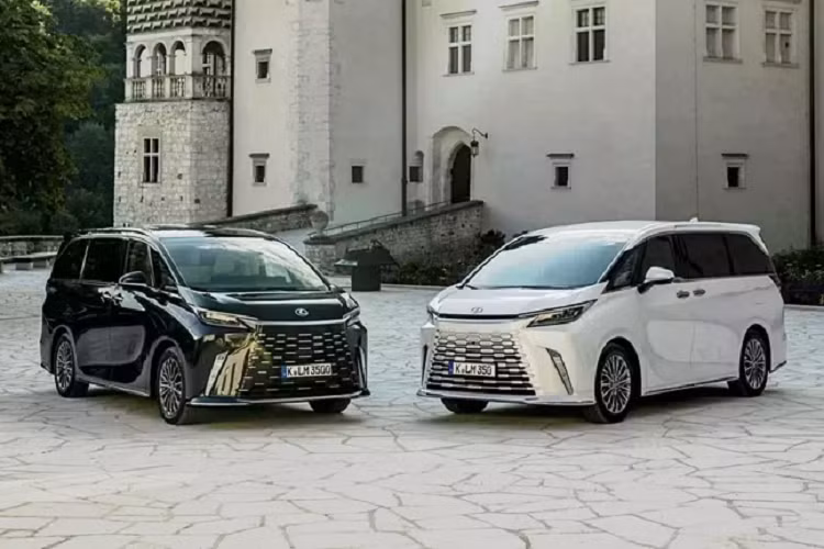 Tương tự các thị trường khác, Lexus LM 2024 bản 4 chỗ là phiên bản cao cấp nhất, được hãng xe Nhật Bản mô tả với khẩu hiệu “is the pinnacle of luxury”, nghĩa là đỉnh cao của sự sang trọng.