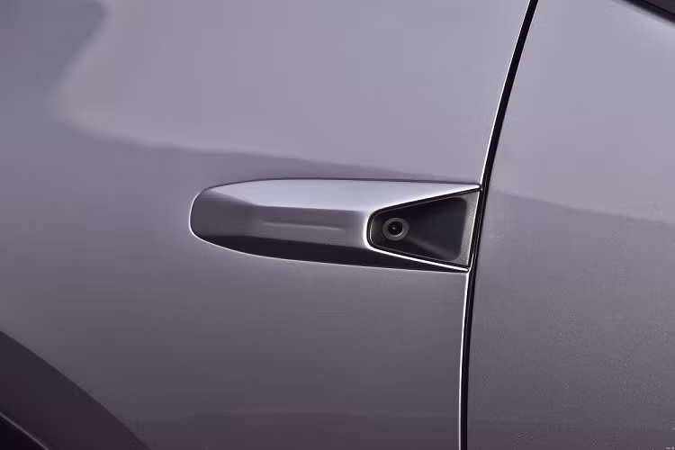 Tại thị trường Trung Quốc, mẫu SUV thuần điện này có cả phiên bản dẫn động cầu sau RWD và dẫn động 4 bánh toàn thời gian AWD. Phiên bản RWD được trang bị 1 mô-tơ điện có công suất tối đa 331 mã lực. Trong khi đó, phiên bản AWD sở hữu 2 mô-tơ điện với công suất tổng cộng 498 mã lực.