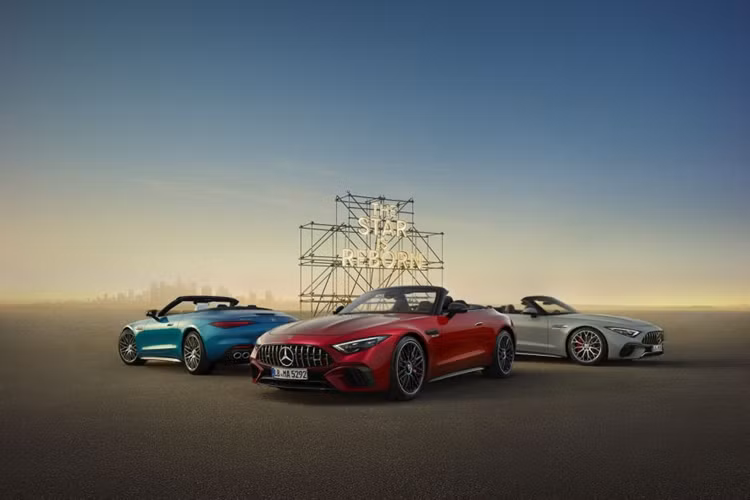 Được xem là phiên bản cao cấp nhất của dòng xe SL huyền thoại, Mercedes-AMG SL 63 tại Việt Nam sẽ có mức giá bán công bố là 12,290 tỷ đồng. Hiện khách hàng có thể bắt đầu đặt cọc xe ngay từ tháng 11 này.