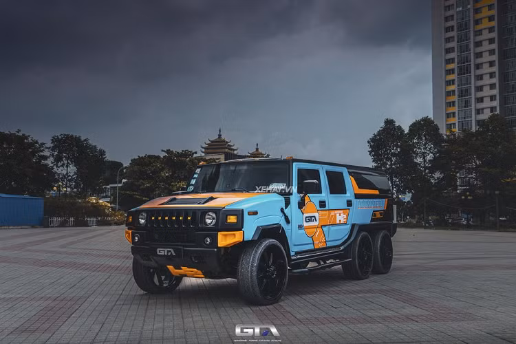  SUV cỡ lớn Hummer H6 Player Edition là số ít mẫu SUV 6 bánh lăn bánh tại Việt Nam. Các mẫu xe 6 bánh khác như Mercedes-Benz G63 AMG 6x6, Ford F-450 Limited hay Dodge Ram 3500 Laramie đều thuộc dòng bán tải.
