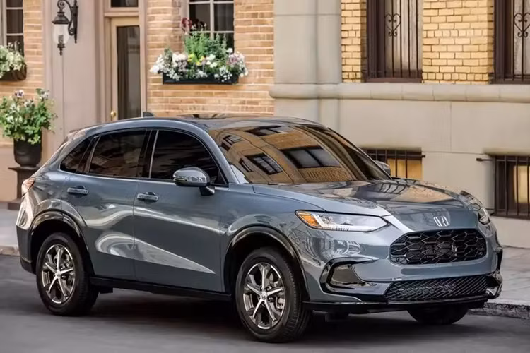  Honda HR-V Honda HR-V không phải là mẫu xe quá lớn nhưng thế hệ mới đã rộng rãi hơn nhiều. Mẫu xe này cũng không khiến người lái dính lưng vào ghế khi đạp ga nhưng lại bền bỉ, ít hỏng và giá khởi điểm chưa đến 25.000 USD.