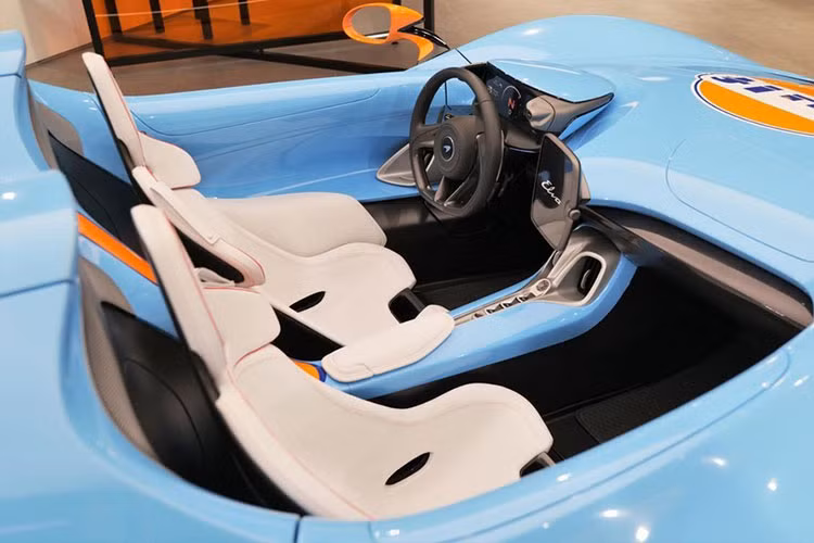 Siêu phẩm McLaren Elva ban đầu được dự kiến sản xuất 399 xe nhưng sau đó đã được điều chỉnh giảm 100 chiếc chỉ còn 299 xe và hãng xe Anh quốc còn có 1 lần điều chỉnh xuống chỉ 149 chiếc.